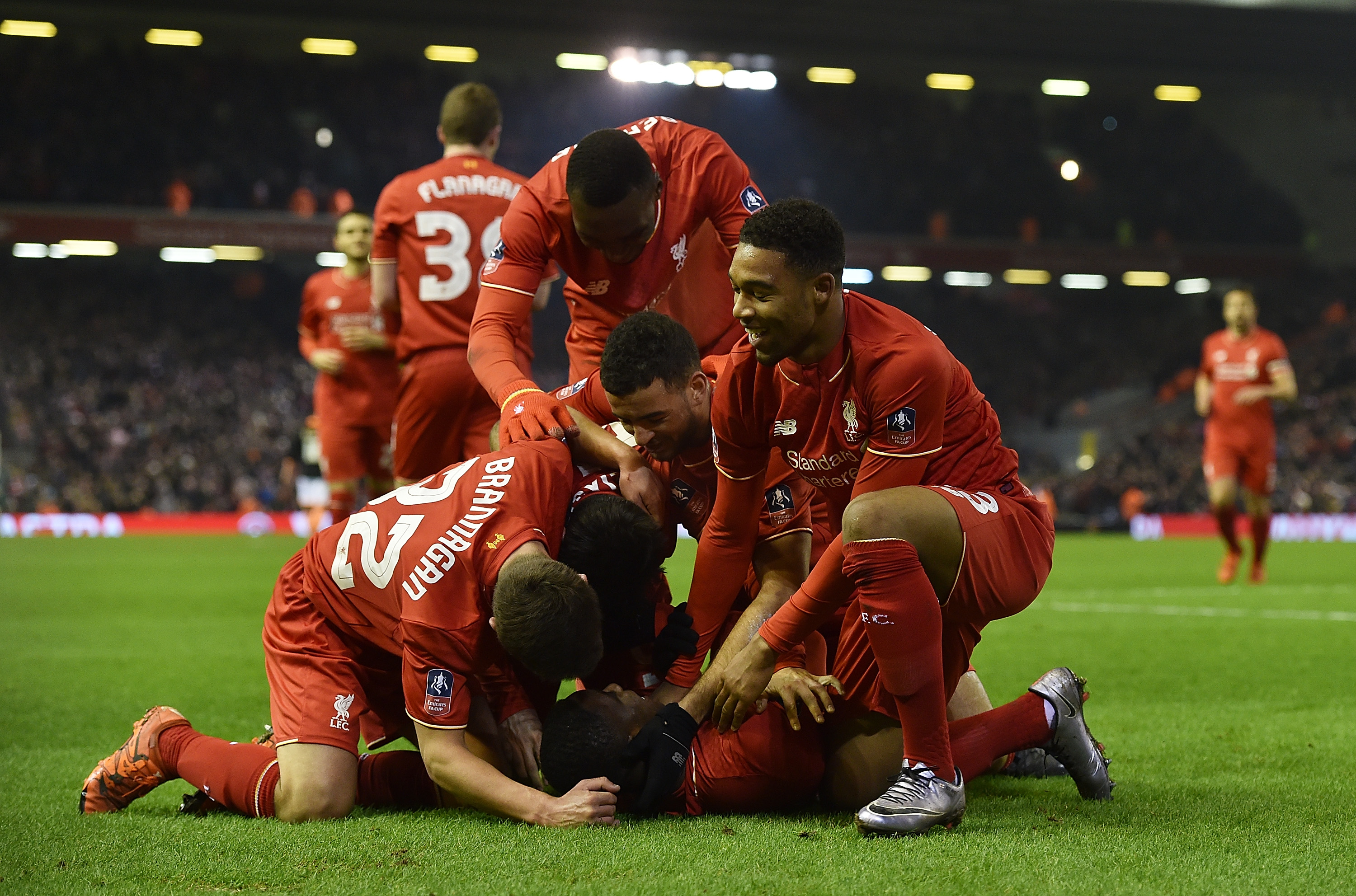 六冠王！洲际杯战报：巴黎点球大战2-1弗拉门戈夺冠，萨福诺夫扑4点（巴黎点球2-1弗拉门戈夺洲际杯，萨福诺夫四扑点成就六冠王）