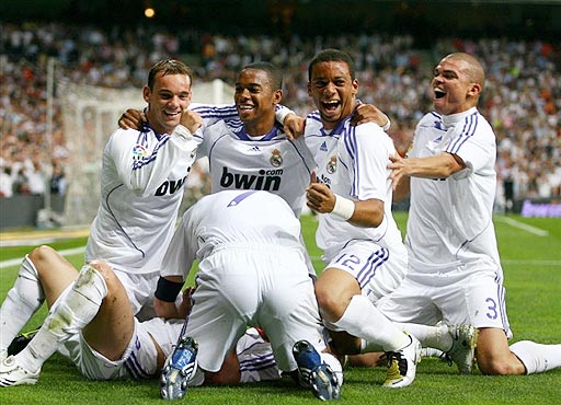 诺伊尔：乌尔比希一定会接替我的位置；我想慢慢考虑未来（诺伊尔：乌尔比希必将接替我；我会从容审视未来）