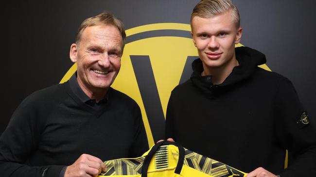 上汽浦东足球场官方：更名为沙特某竞技场的传闻纯属子虚乌有（上汽浦东足球场官方辟谣：更名为沙特某竞技场的说法不属实）