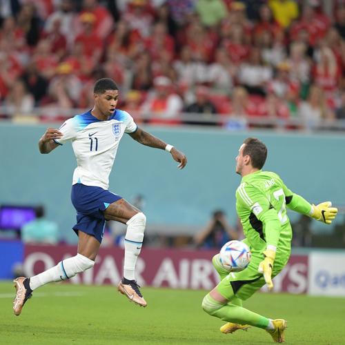 这队今天像是无敌模式（这队今天无人能挡）