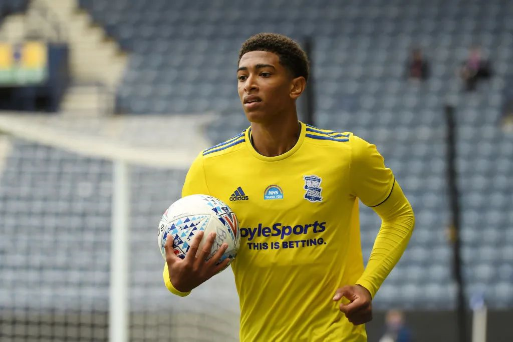 足球报：新鹏城下赛季目标是保级的基础上前进几名