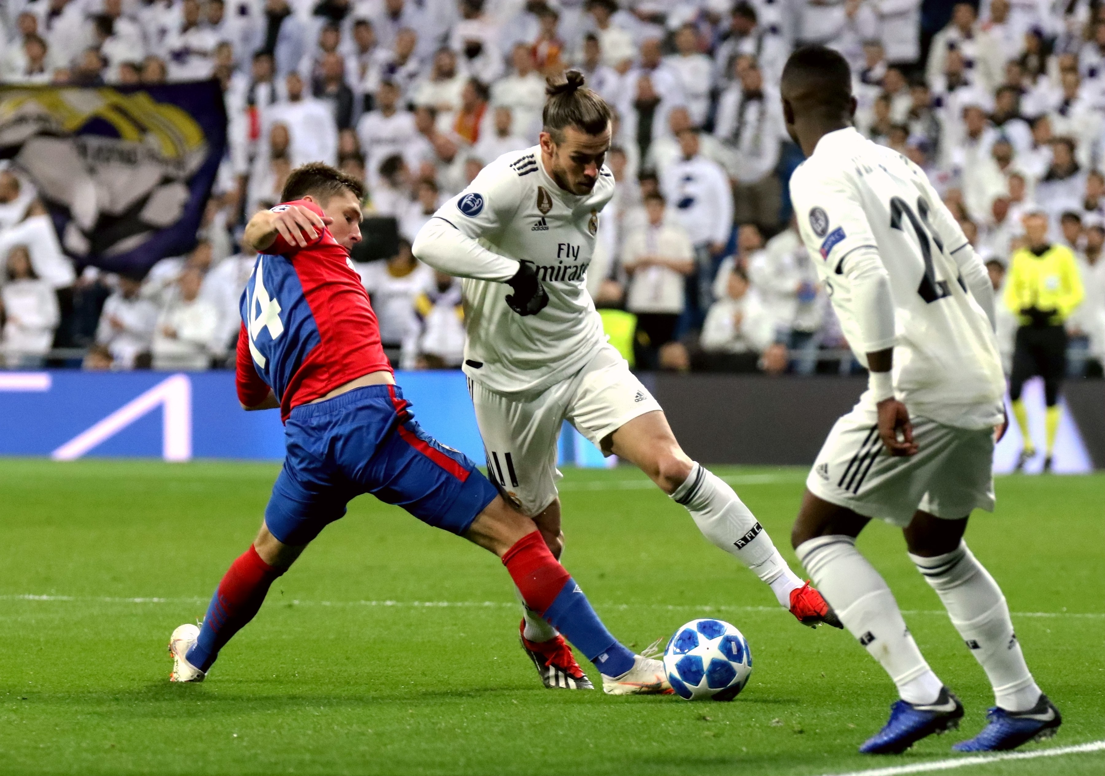 巴萨迎战特内里费，冲击积分榜优势 ｜ 女子足球联赛精彩前瞻（女足联赛前瞻：巴萨对阵特内里费，力争扩大积分榜优势）