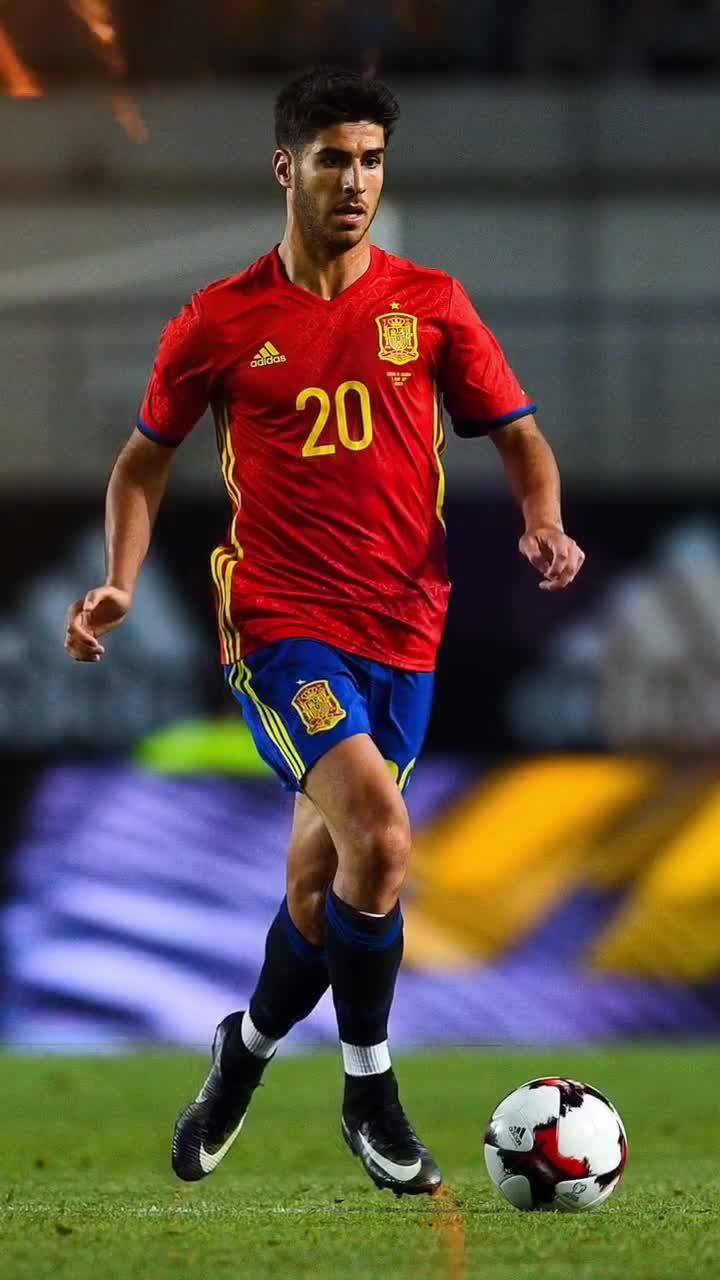 足球报：张外龙这几年一直关注铜梁龙，冲超后他独坐良久（足球报报道：张外龙多年关注铜梁龙，冲超当晚他独自静坐许久）