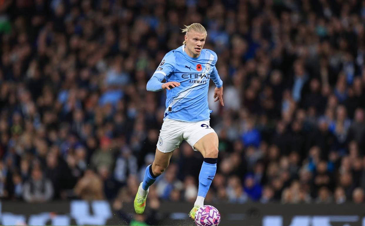 库蒂尼奥为小儿子庆祝生日，一家人身穿他效力过球队的球衣（库蒂尼奥为幼子庆生，全家身着其曾效力球队的战袍）