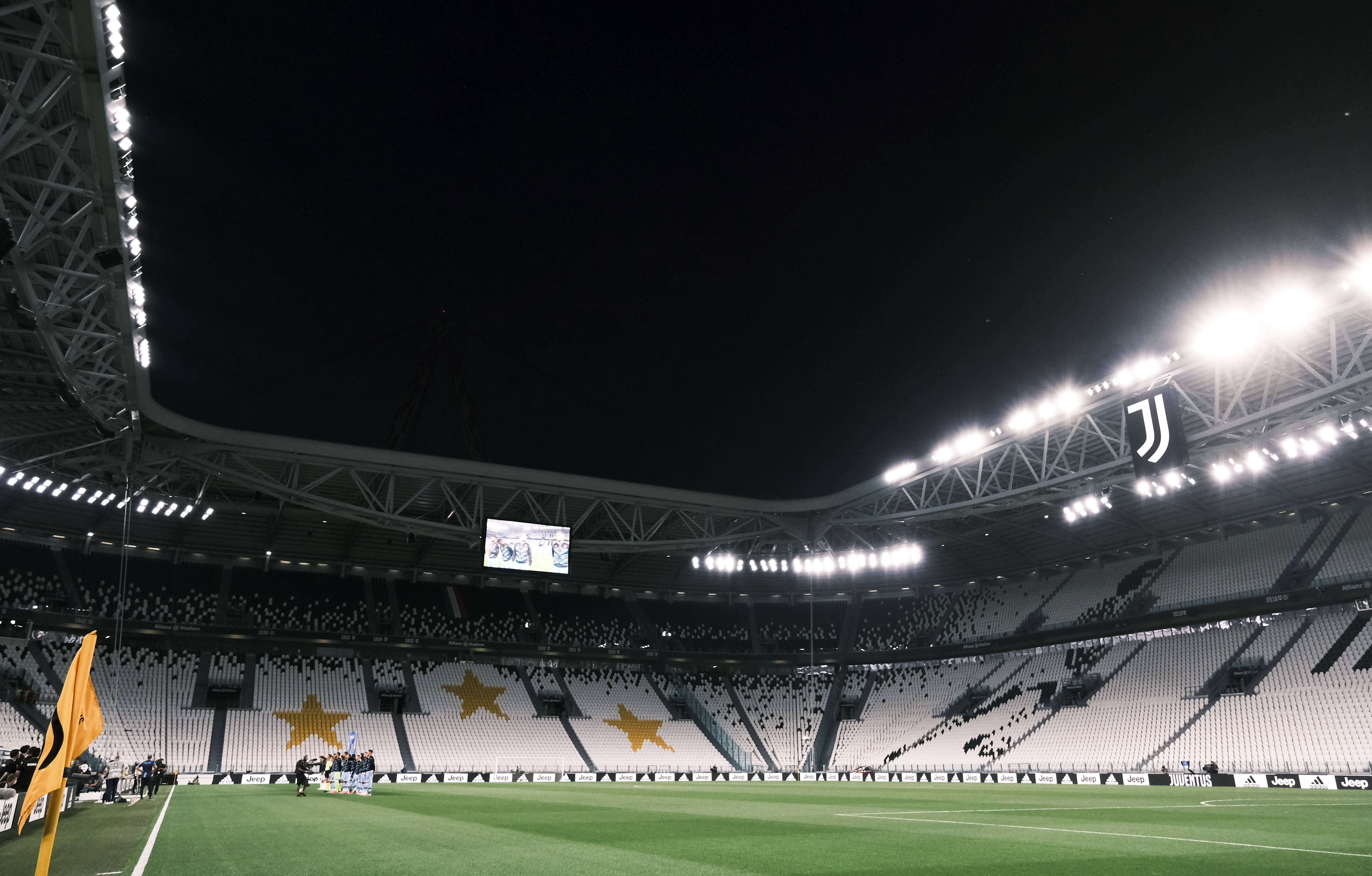 科贝记者：孔德与弗里克进行交流，表达自己想要踢中卫的愿望（科贝电台：孔德已与弗里克沟通，明确希望出任中卫）