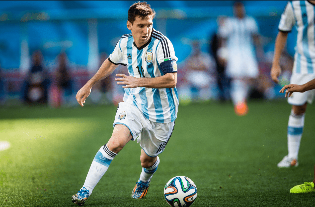 博班：因凡蒂诺现在太痴迷于搞政治，这让人感到羞耻（博班：因凡蒂诺如今过度沉迷政治，令人羞愧）