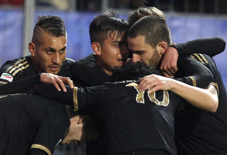 1-1！曼联又栽了：阿莫林打倒数第3连换4防守球员 5轮1胜跌至第8（1-1，曼联再度失分！对阵倒数第三阿莫林连换四名后防，近5轮仅1胜降至第8）