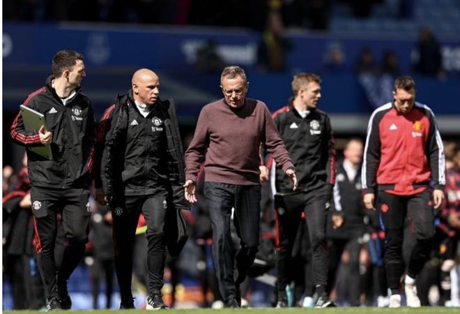 欧冠淘汰赛前瞻：巴萨主场迎战曼联,（欧冠淘汰赛前瞻：巴萨坐镇主场对阵曼联）