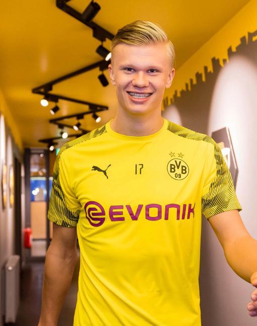 罗卡：我们很庆幸拥有安东尼这样的球员，他攻防两端都有贡献（罗卡称赞安东尼：攻防两端皆有建树，我们很幸运拥有他）