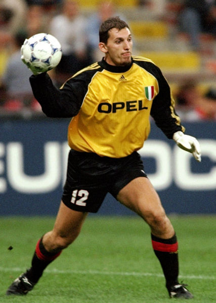 利物浦欧冠小组／联赛阶段主场13连胜，近25场只输1场（欧冠小组与联赛主场13连胜，利物浦近25战仅负一场）