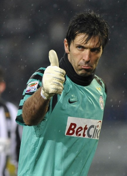 米体：DV9已失去世界杯机会，多家豪门想明年免签他（米体：DV9无缘世界杯，多豪门欲明年免签引进）