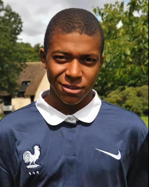 防守定位球有哪些技巧？（定位球防守有哪些关键要点？）