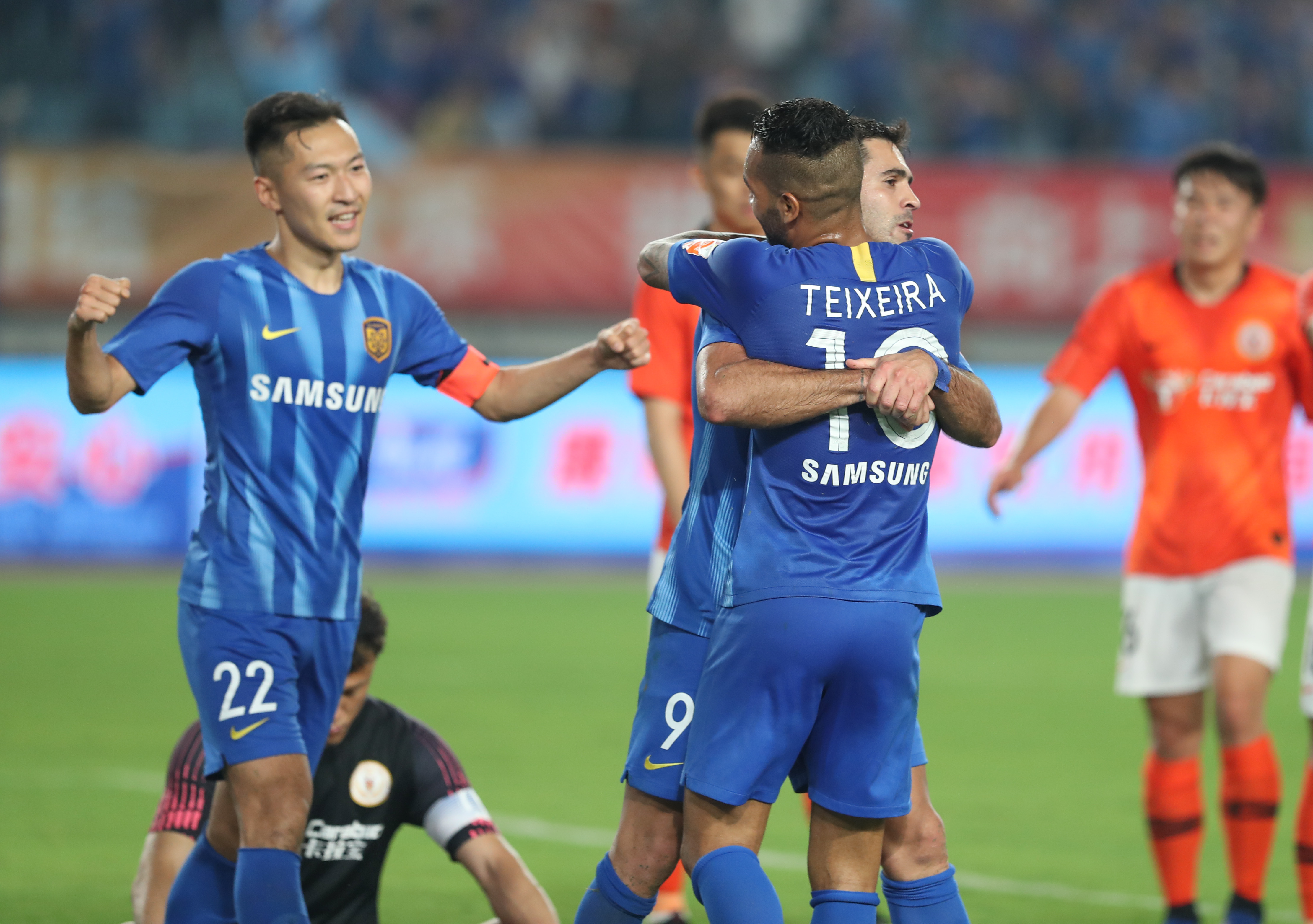 斯洛特：很不巧基耶萨病了，无论作为球员还是个人我都喜欢他（斯洛特：遗憾基耶萨生病了，无论球员还是个人我都很欣赏他）