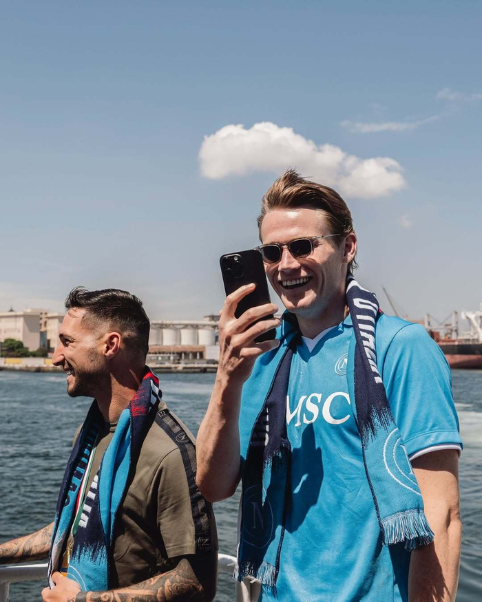 对手整场都被他点名单打（对手整场遭他点名单吃）